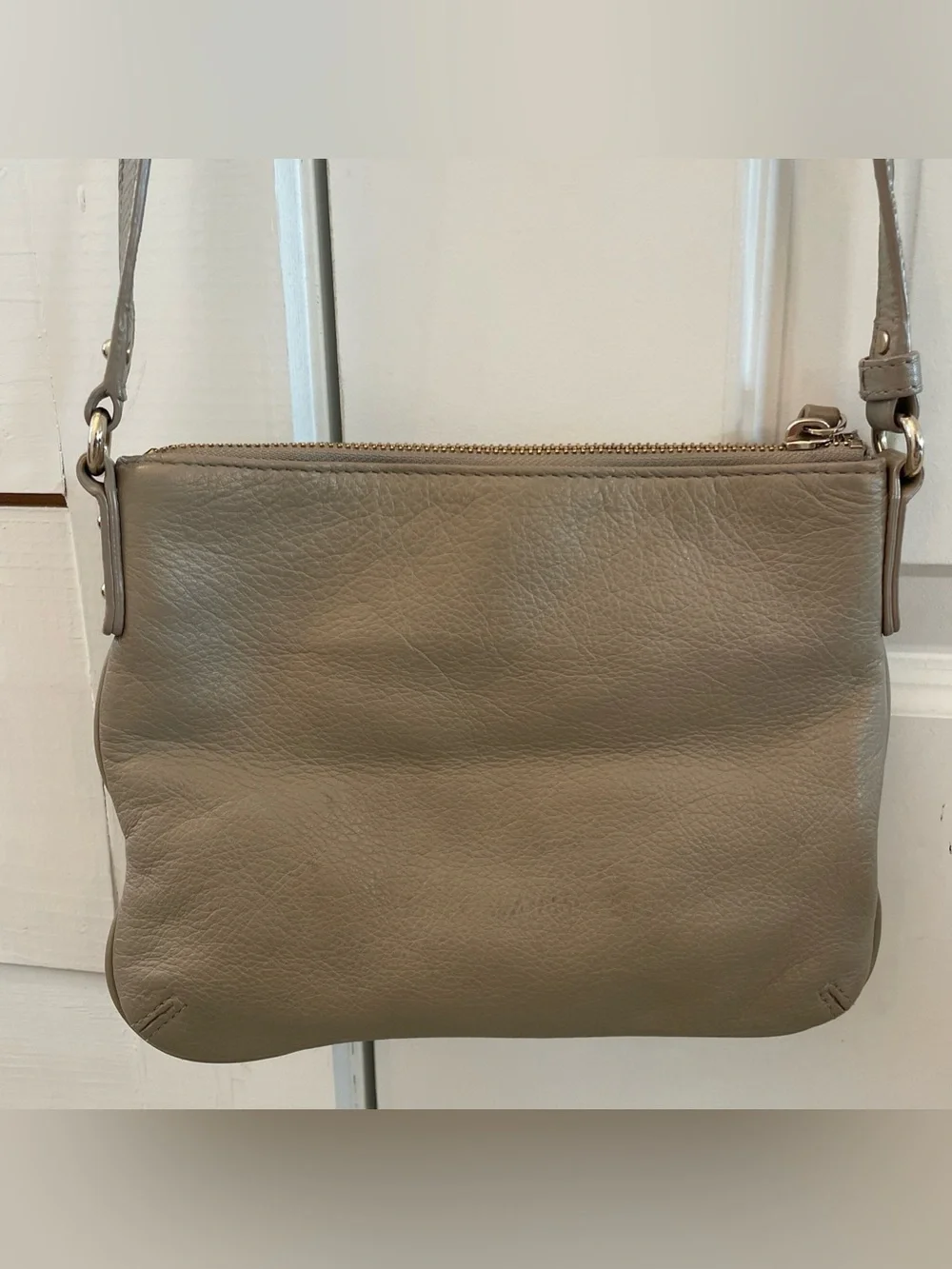 Kate Spade New York Cobble Hill Ellen Crossbody Bag Beige Pebbled Leather Gold